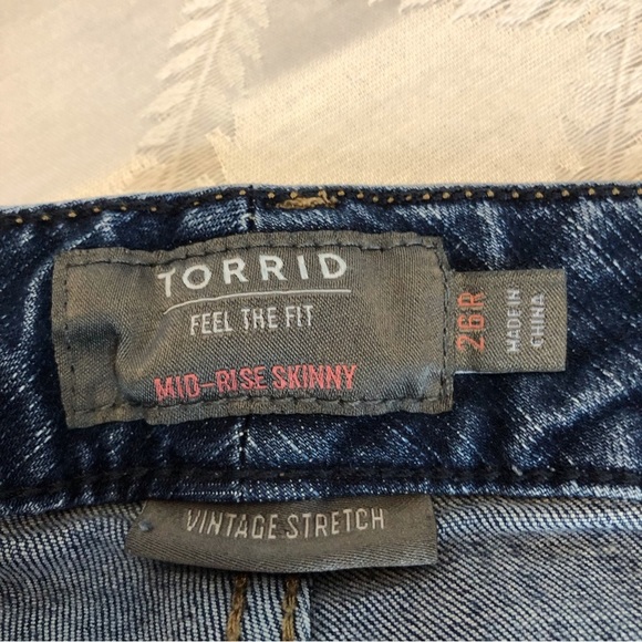Torrid Feel the Fit Mid Rise Skinny Button Fly Stretch Denim Jeans Plus 26R - Picture 4 of 4